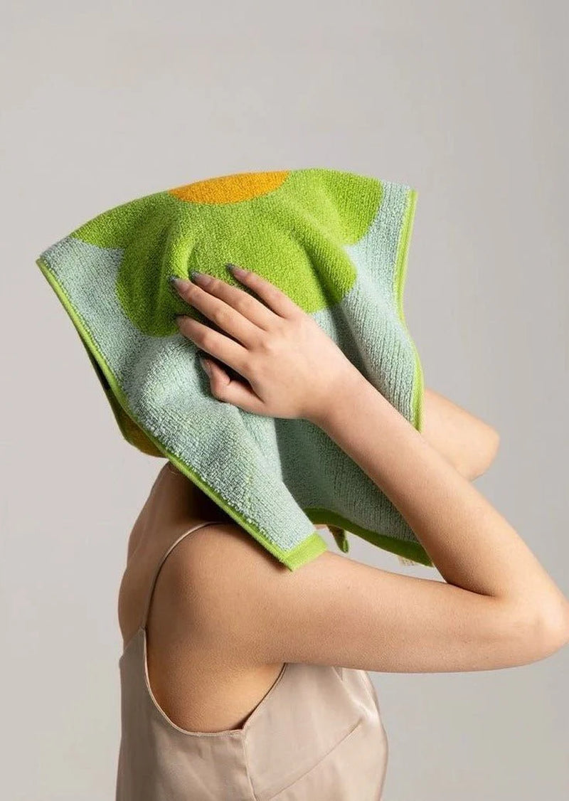 Cute Whimsical Sunflower Bath Towel - Ultra Soft & Absorbent Staple Cotton