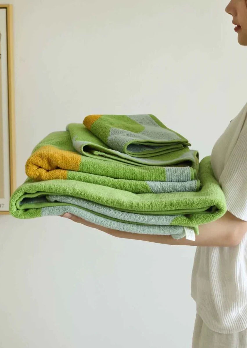 Cute Whimsical Sunflower Bath Towel - Ultra Soft & Absorbent Staple Cotton