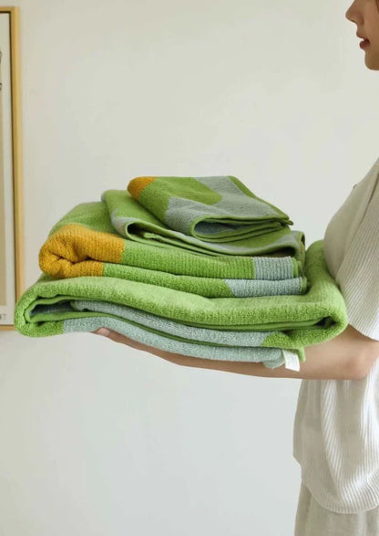 Cute Whimsical Sunflower Bath Towel - Ultra Soft & Absorbent Staple Cotton